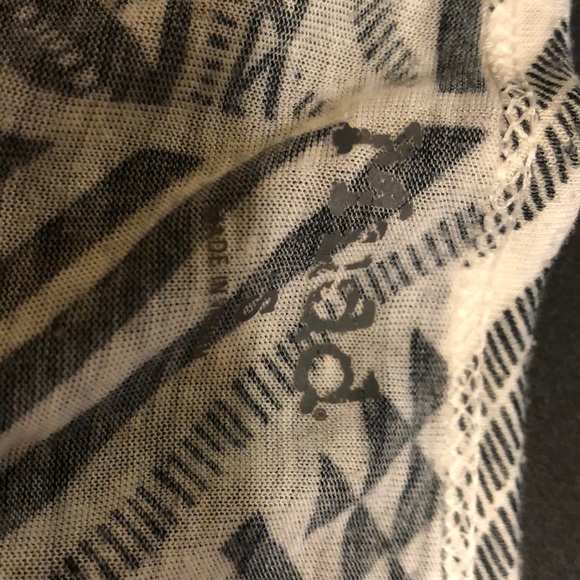 Geometric tee - Picture 2 of 2